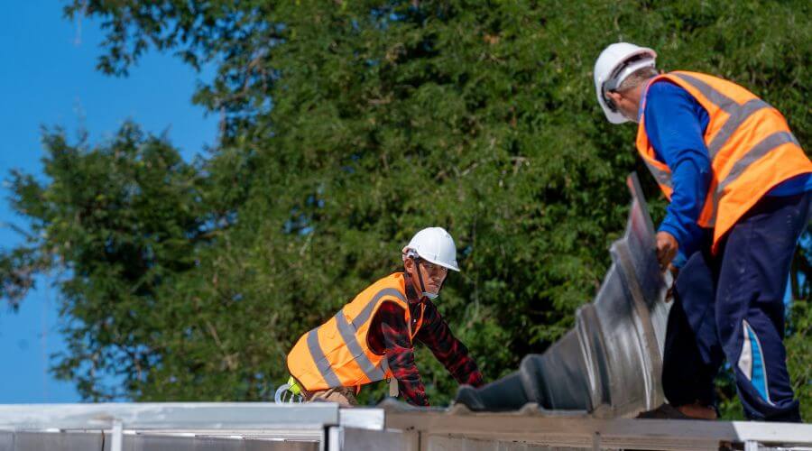 Expert Emergency Roof Repairs services in Mccordsville, IN